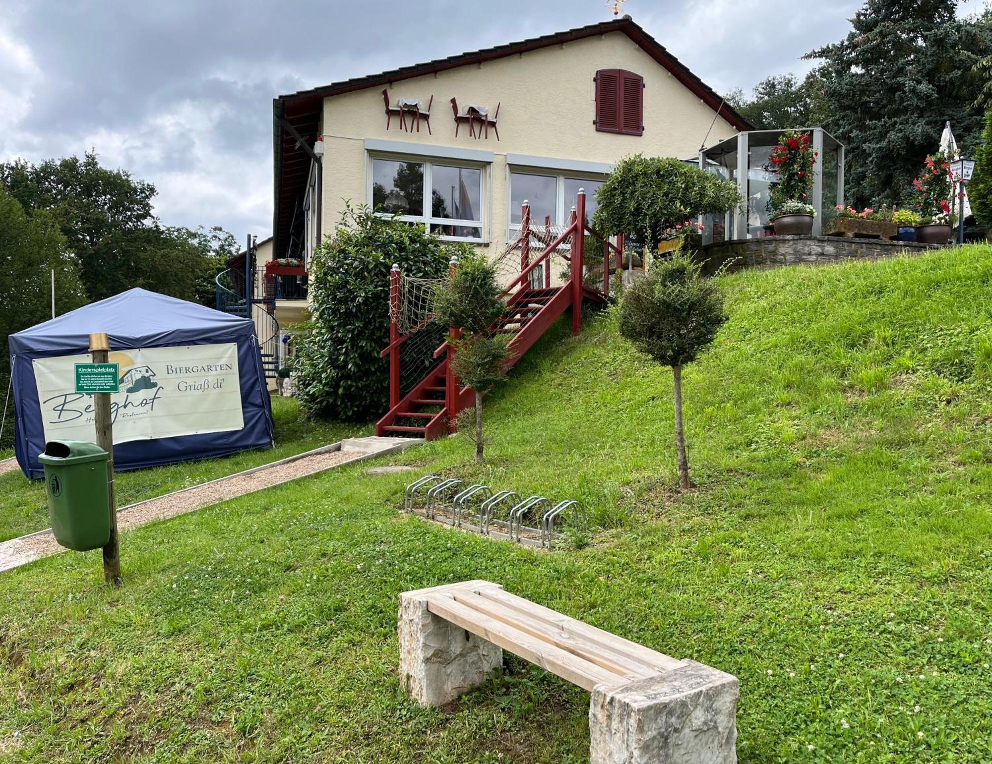 Hotel-Restaurant Berghof Johannesberg Exterior photo